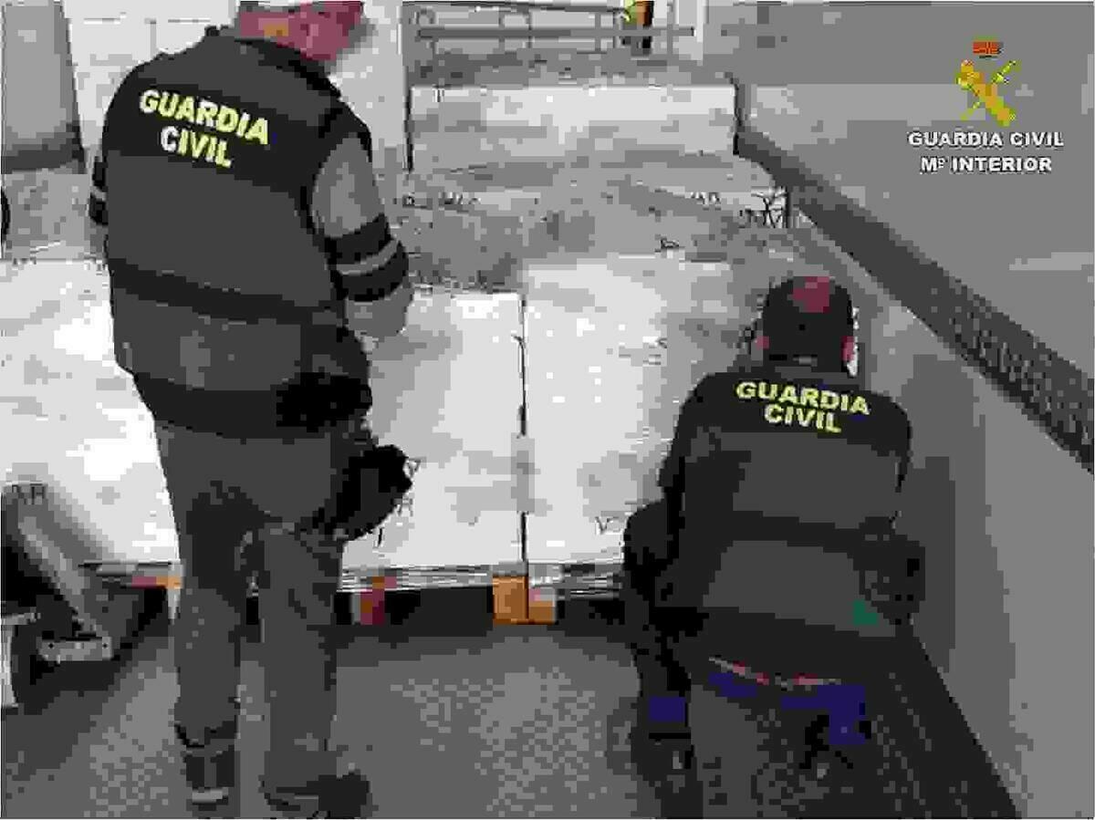 La Guardia Civil incauta cerca de 12 toneladas de pescado, para la venta al público, al que le cambiaban las etiquetas de origen y caducidad