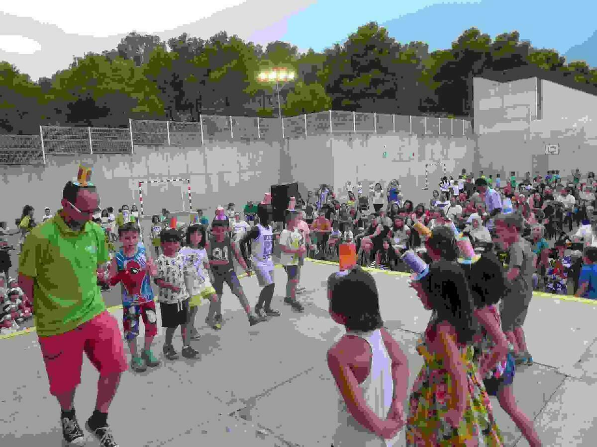 La Nucía · Bailes del mundo en el Festival de “L’Escola d’Estiu” de Julio