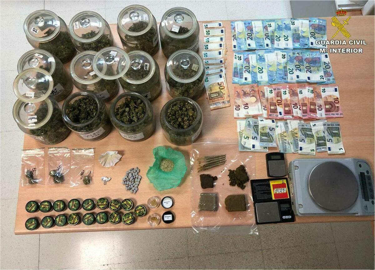La Guardia Civil precinta una asociación de cannabis y registra un domicilio particular, en el que se vendía droga desde el estado de alarma.