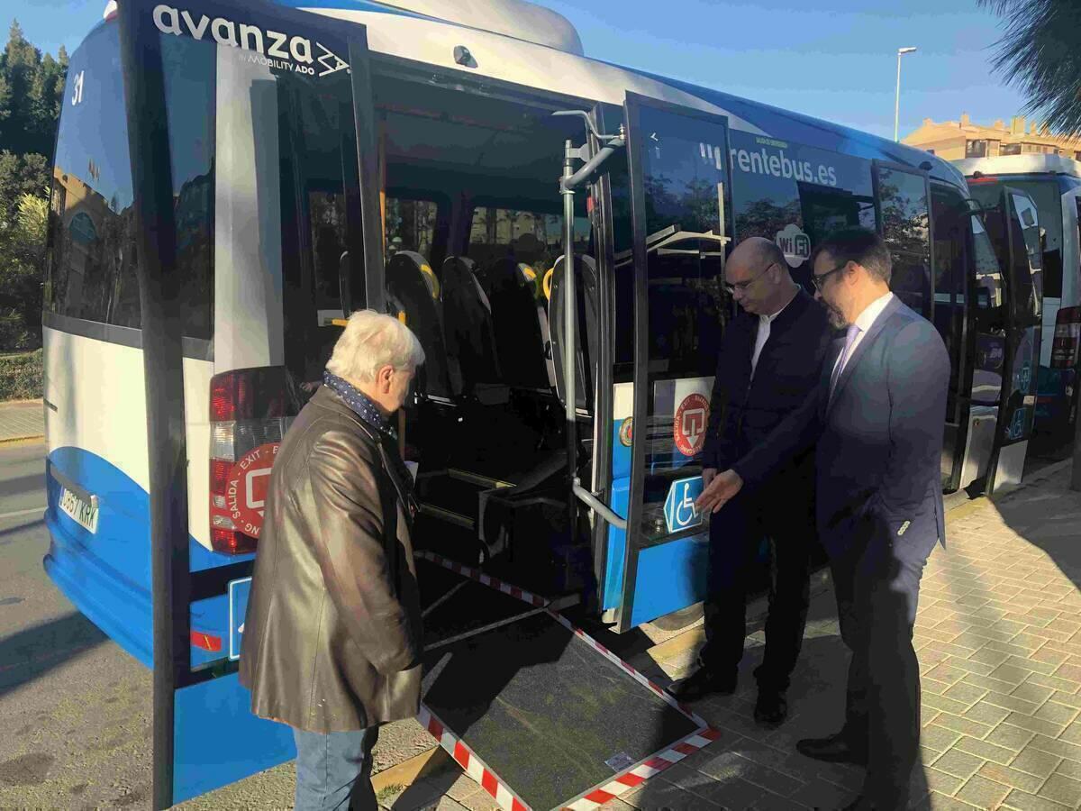 La Vila Joiosa mejora su red de servicios de transporte con la incorporación de dos microbuses accesibles 