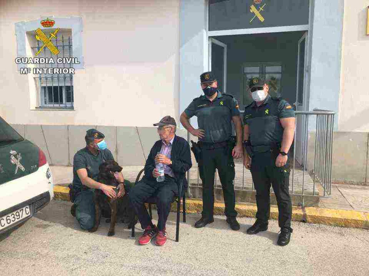 La Guardia Civil localiza al anciano que desapareció ayer en Teulada.