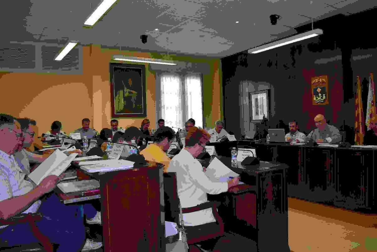 La Vila Joiosa inicia la legislatura con el pleno de organización municipal