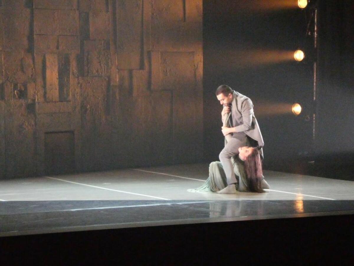 La danza de “La Muerte y la Doncella” puso en pie al público de l’Auditori
