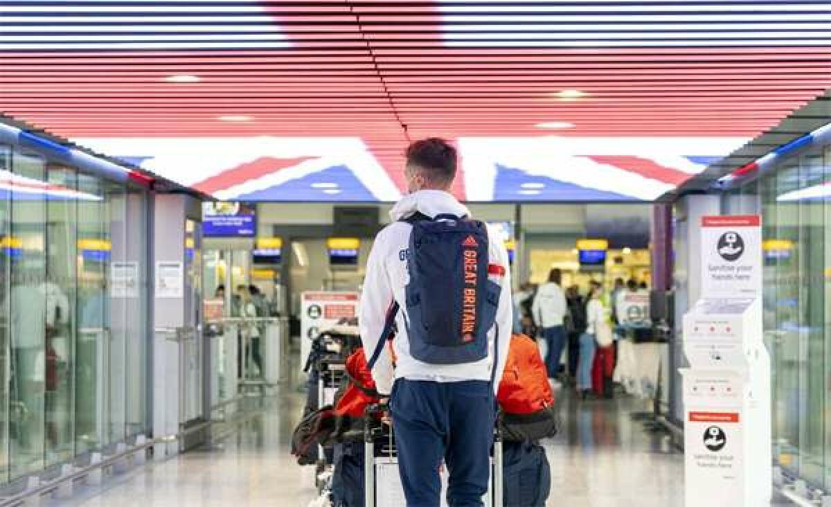 Peligran las vacaciones de los británicos que no revisen bien el pasaporte