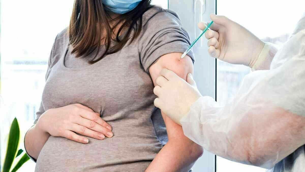 Razones para vacunar a las embarazadas: "Su riesgo de covid grave es 22 veces mayor"
