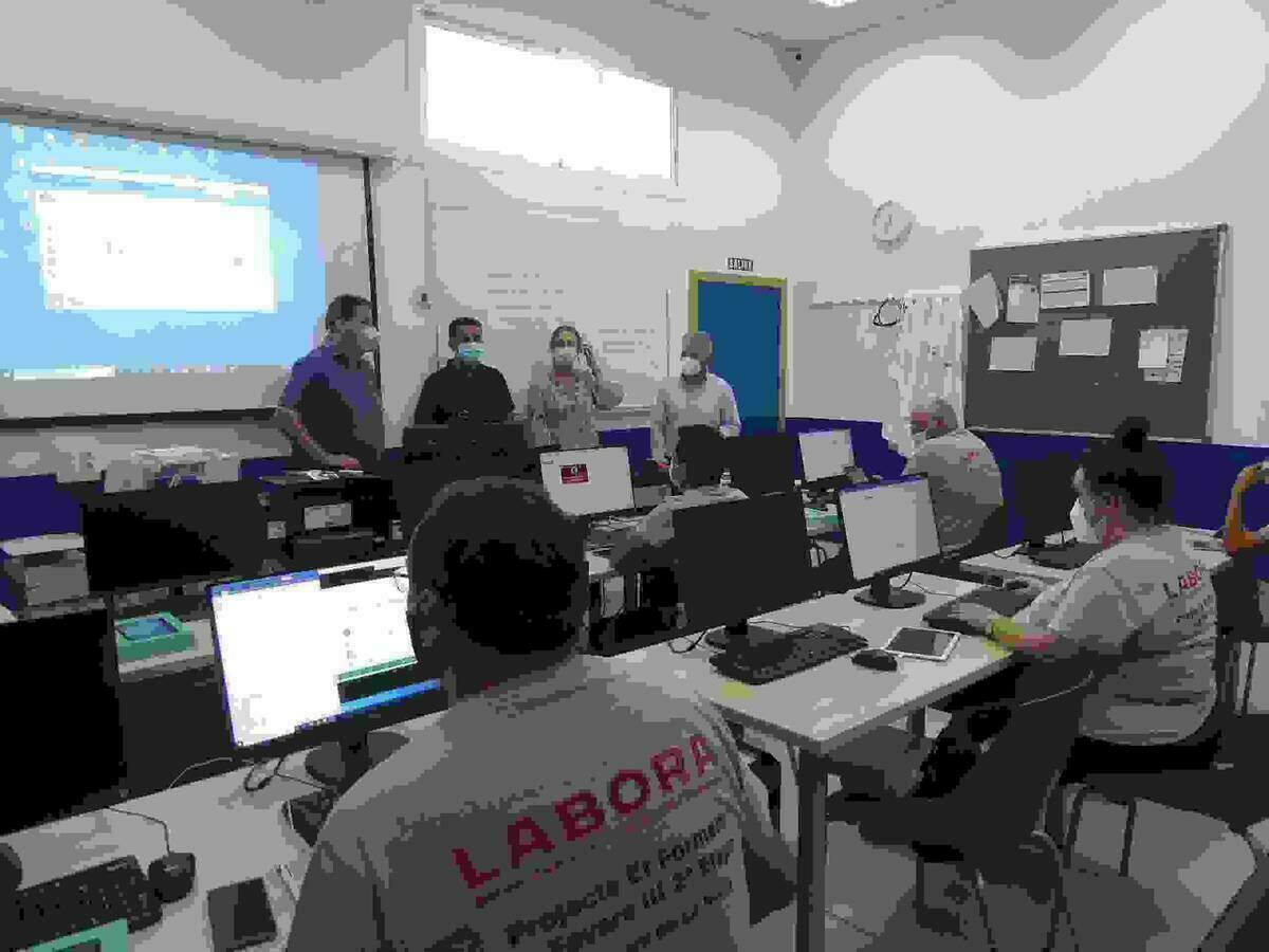 10 desempleados se forman en informática  en  “Et Formem La Favara III”.