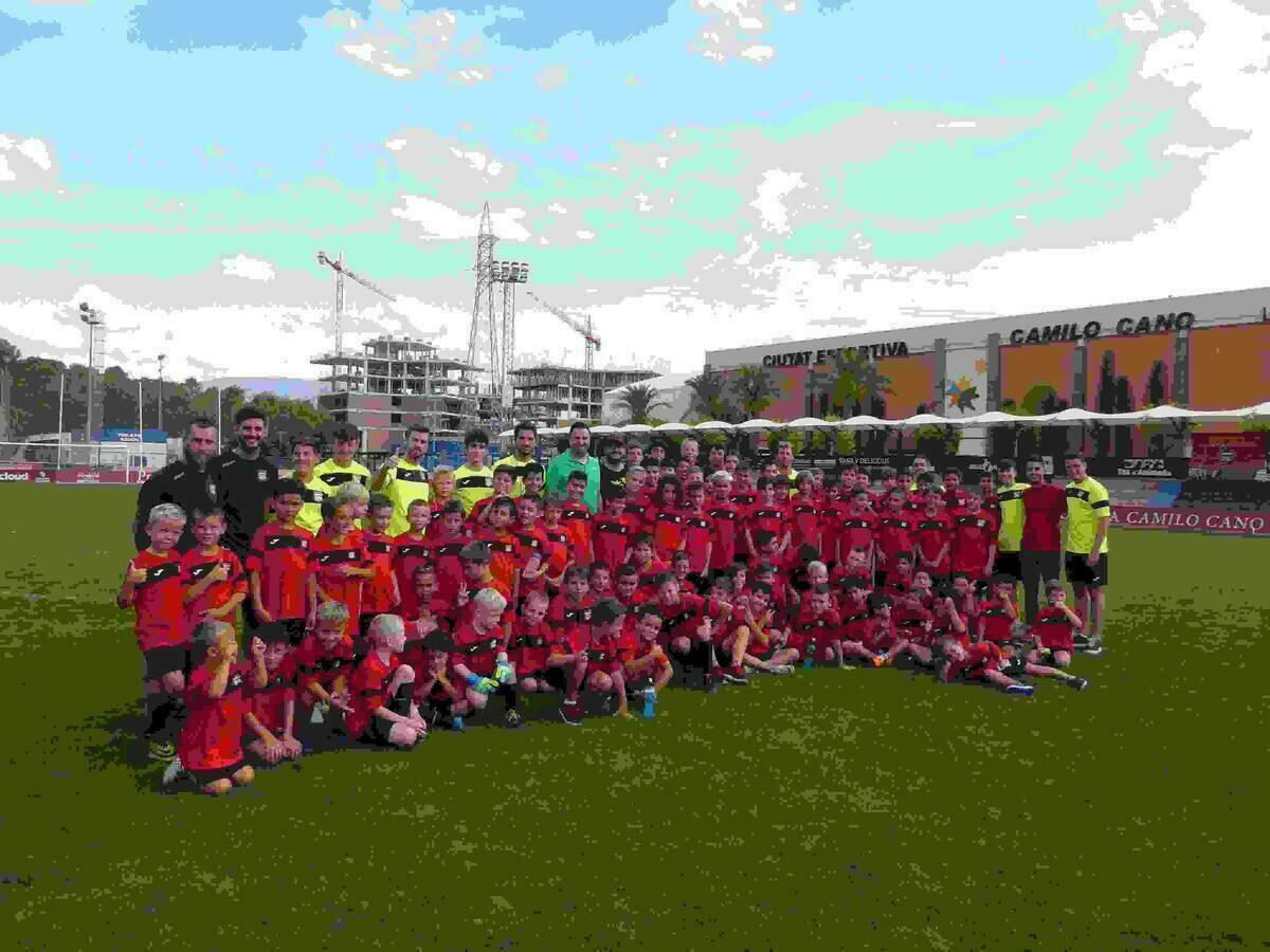 94 escolares participan en el XII Campus de Fútbol del C.F. La Nucía