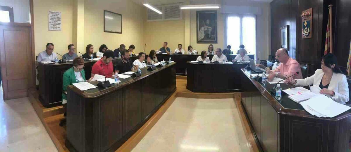 El pleno de La Vila solicita a Educación que mantenga el aula de infantil del CEIP Hispanitat que pretende suprimir