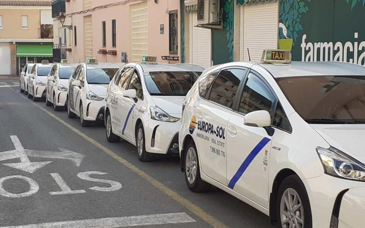 Los Taxis de l’Alfàs estudian regular la uniformidad en el sector.