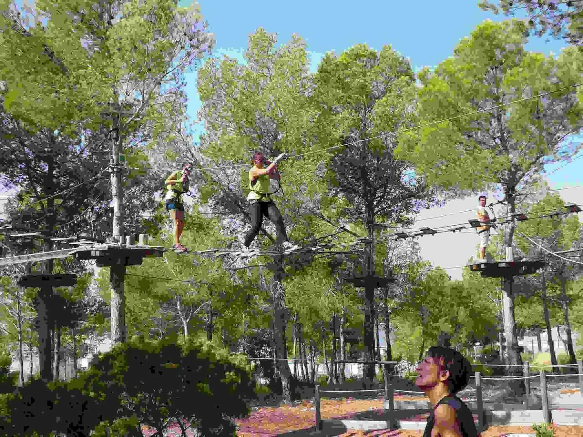Decathlon realiza su “team building” en el Forestal Park La Nucía 