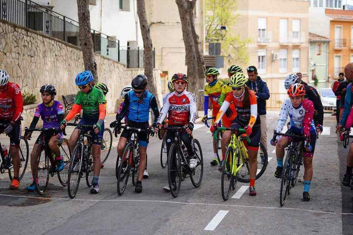 Los alfasinos Cesc Guardeño y Héctor Alvarez se imponen en el Trofeo Escuelas ciclistas de Alfaz