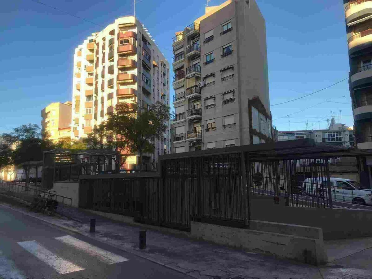 Grupo Vecinal Villajoyosa denuncia la falta de accesibilidad del aparcamiento subterráneo la Creueta