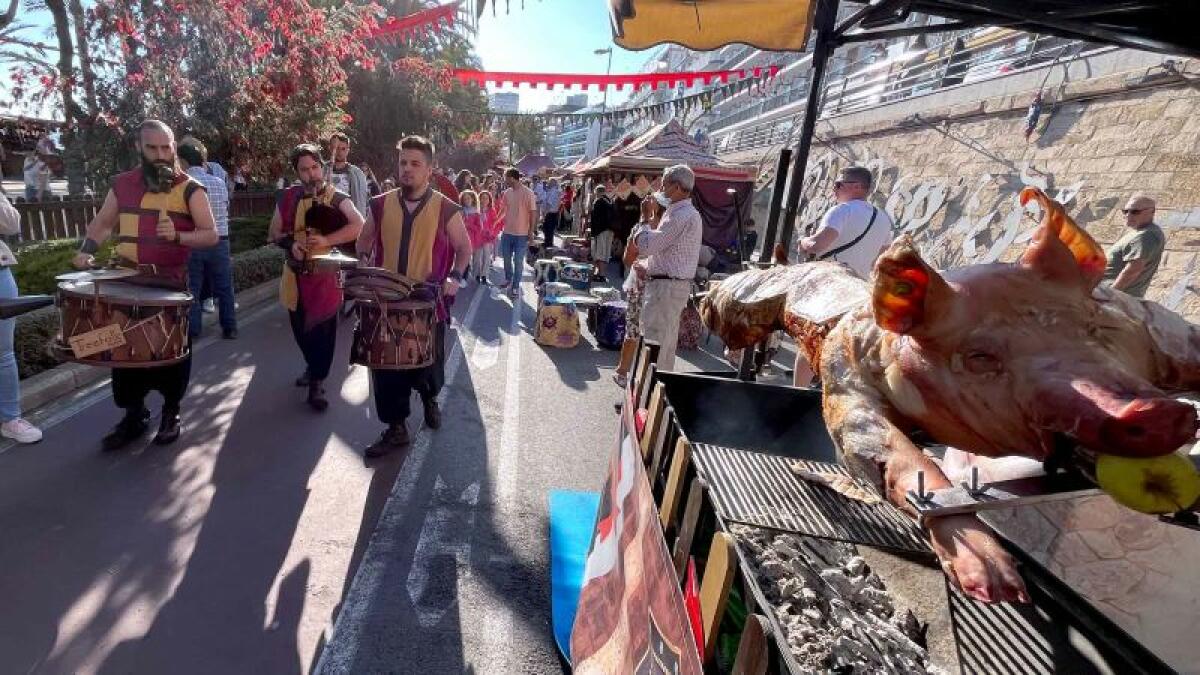 El mercado medieval toma el Parque de Elche con artesanía, desfiles y buena gastronomía 