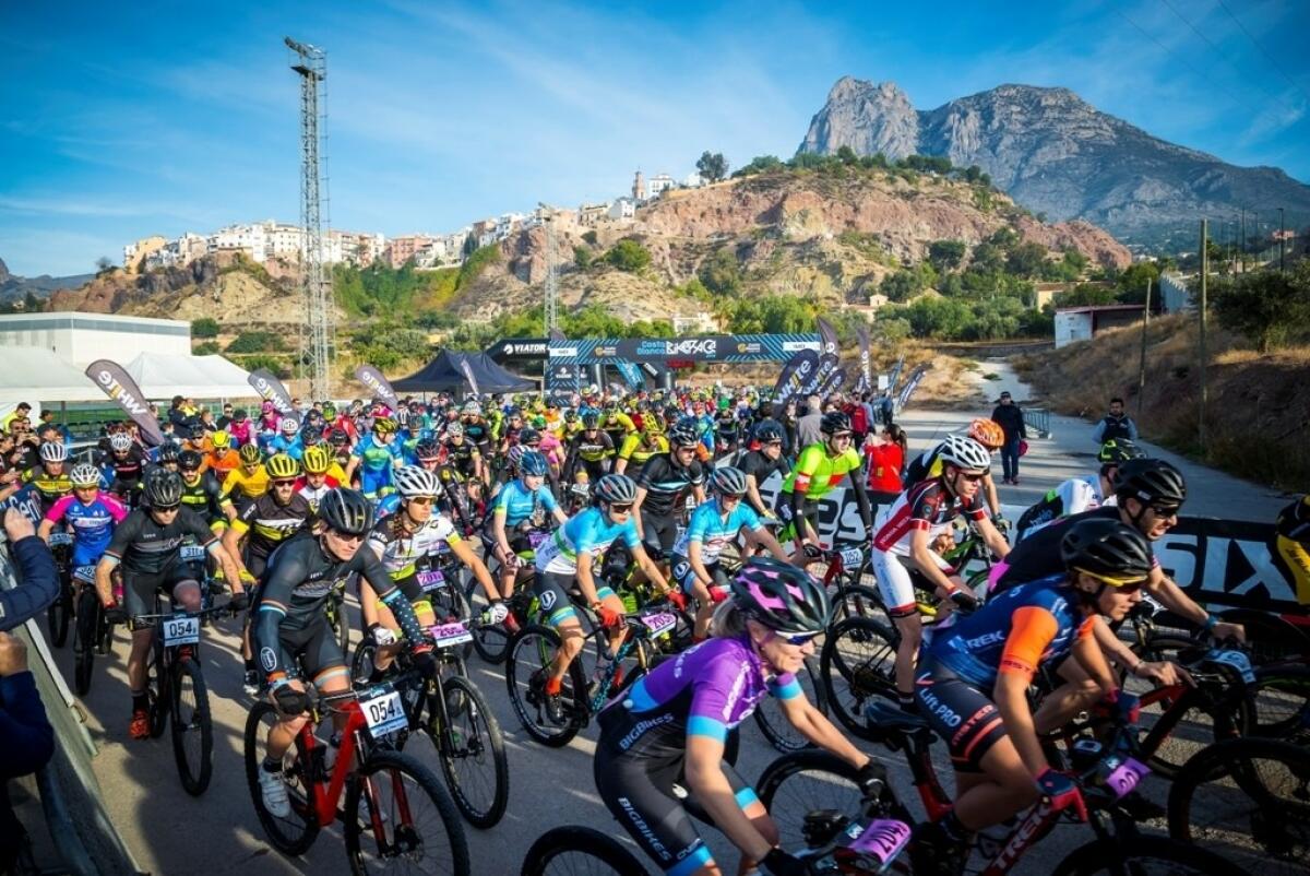 Finestrat acoge la “Costa Blanca Bike Race” carrera internacional con los mejores ciclistas del mundo