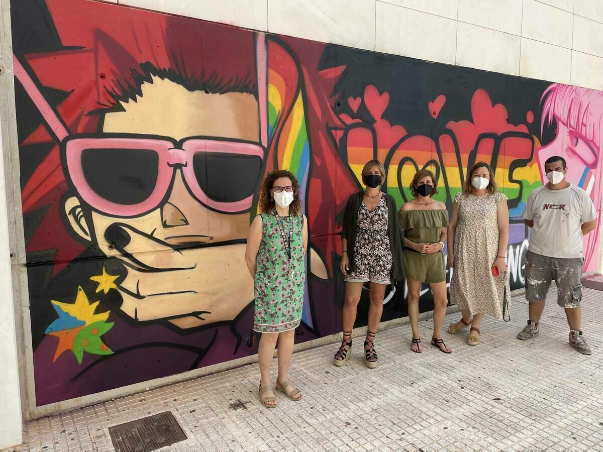 Grafiti en el IES La Nucía para visibilizar al colectivo LGTBIQ+
