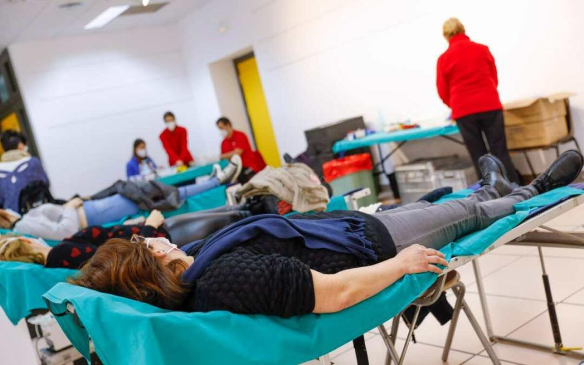 Medio centenar de personas se presentan a la primera campaña de donación de sangre de 2021 en l’Alfàs