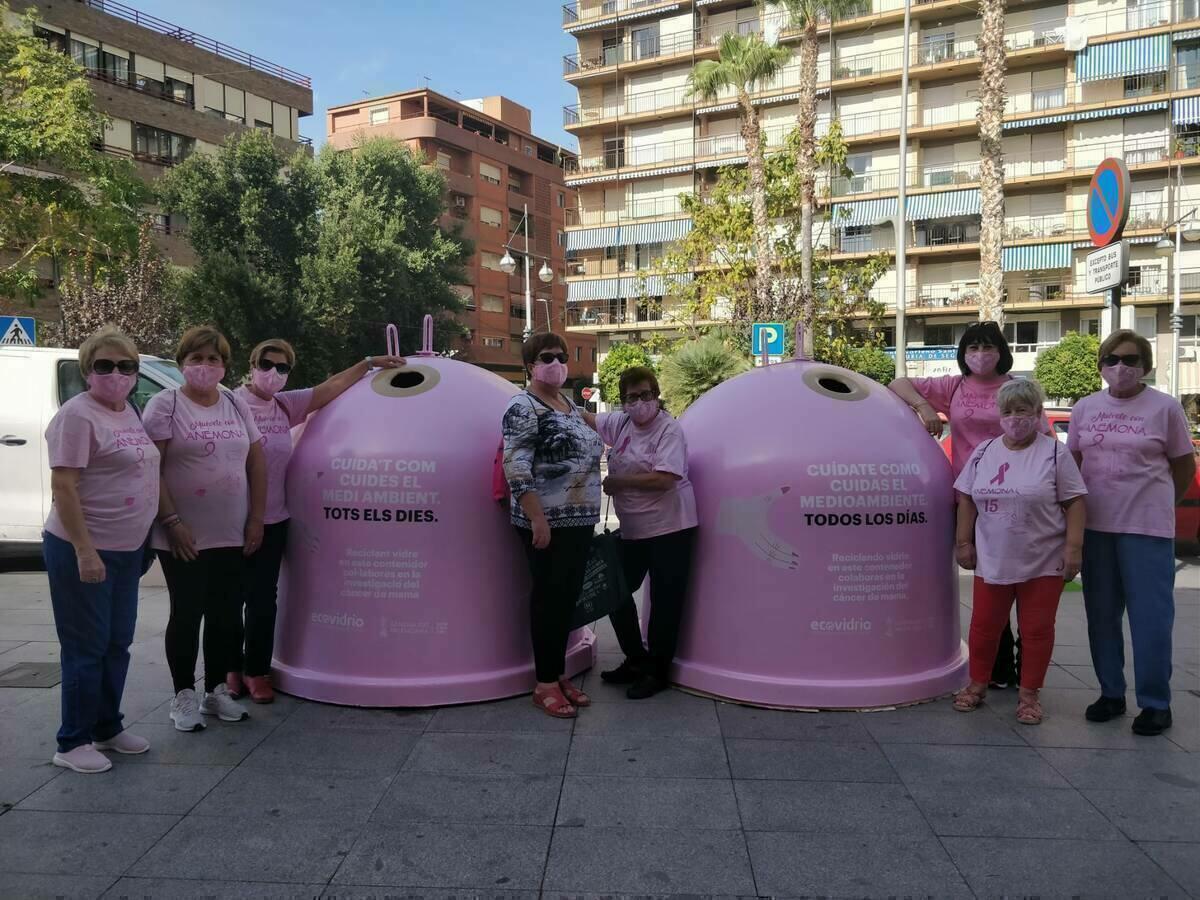 El Ayuntamiento de la Vila Joiosa y Ecovidrio presentan la campaña solidaria ‘Recicla Vidrio por ellas’ con motivo del Día Mundial del Cáncer  de Mama