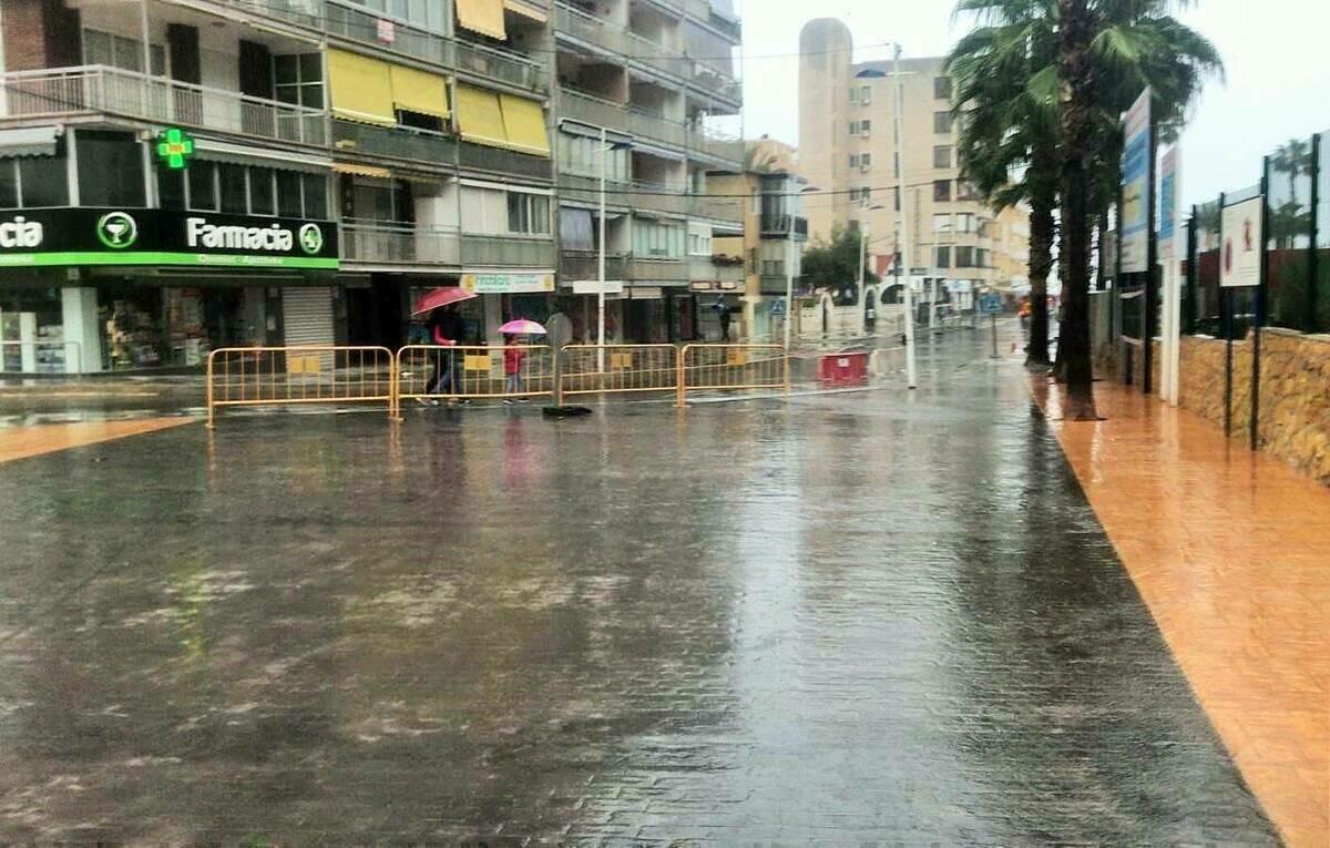 Finestrat // Por primera vez no fue necesario cortar la circulación en la avenida Marina Baixa de La Cala a pesar del temporal 