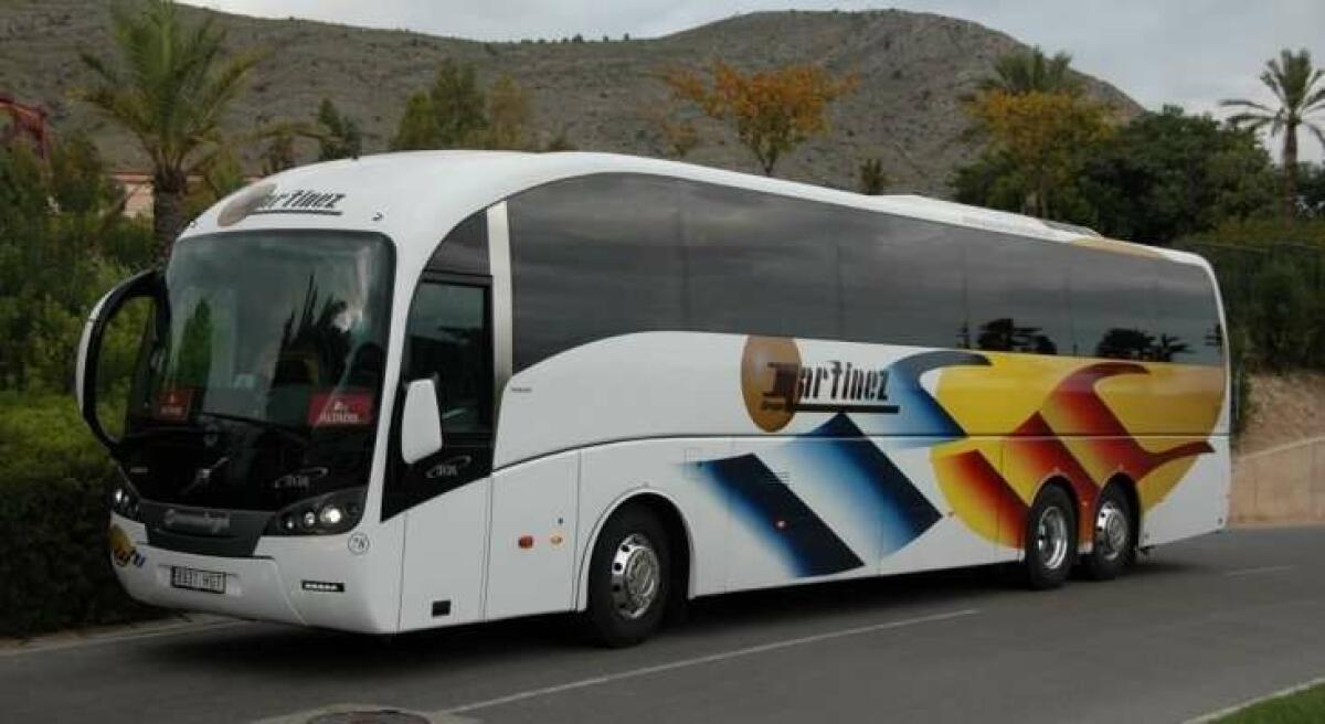 La falta de turistas lleva a la quiebra a uno de los principales grupos de autobuses de Benidorm