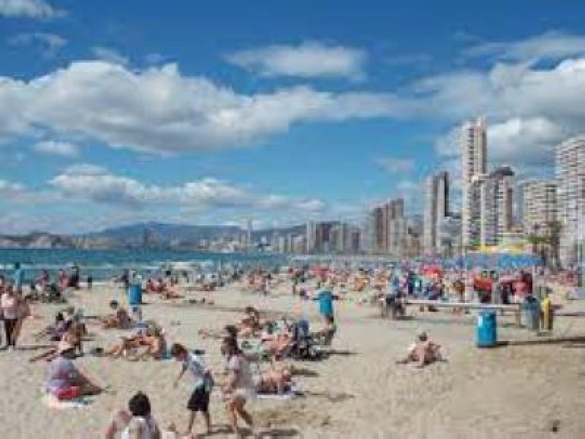 Las medias de agosto alcanzan el 91% en la provincia de Alicante mientras que Valencia y Castellón cierran mes entre el 87-88% por la menor afluencia de clientes en la segunda quincena.