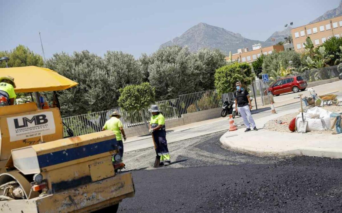 El Ayuntamiento de l’Alfàs inicia las obras de asfaltado en la avenida Corts Valencianes