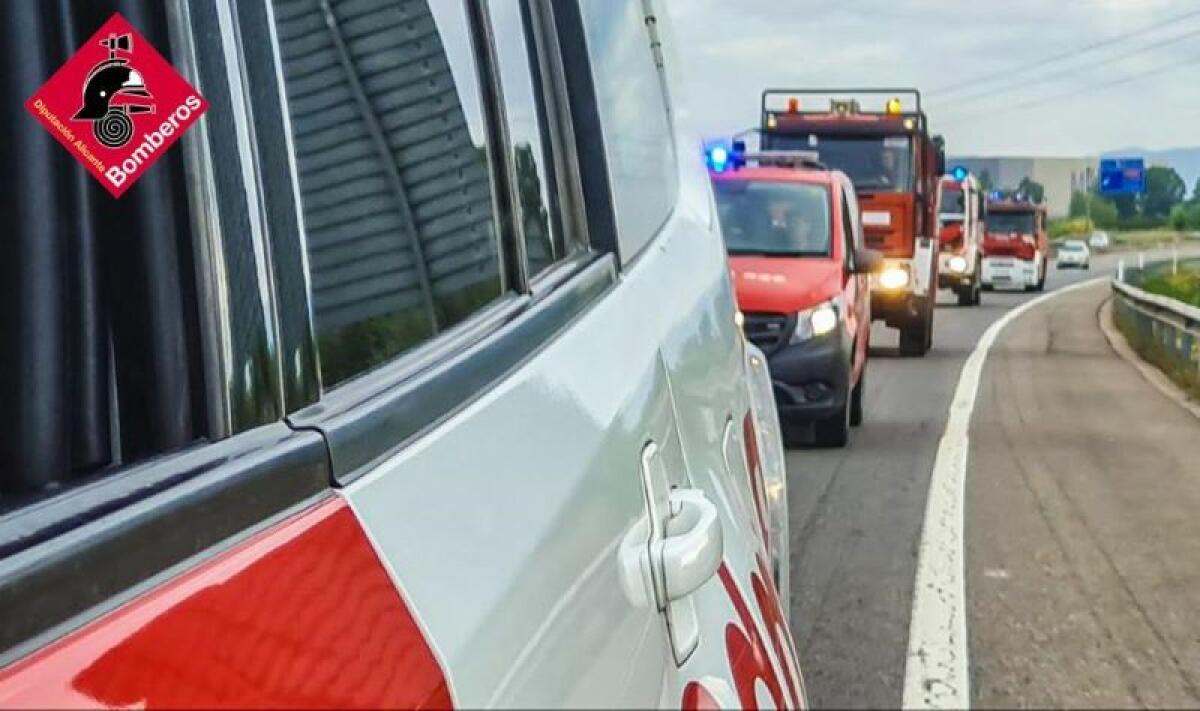 El Consorcio de Bomberos de la Diputación de Alicante envía 17 efectivos y 5 vehículos al incendio de Bejís