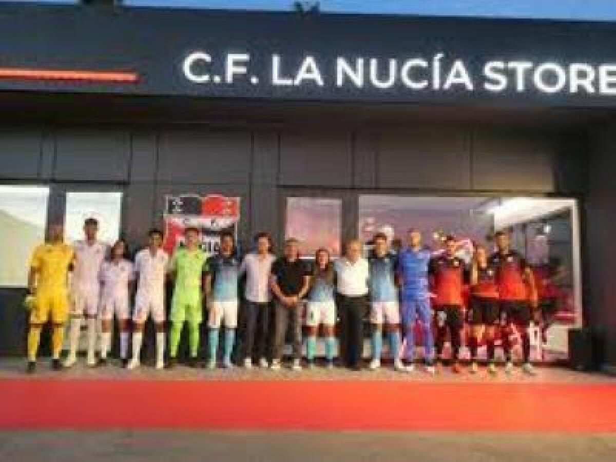 El CF La Nucía “estrena” tienda oficial del club