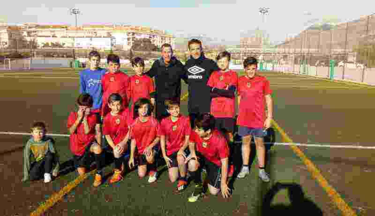 Altea · Los alevines de las Escuelas Municipales de Fútbol comparten entrenamiento con Luis García Plaza