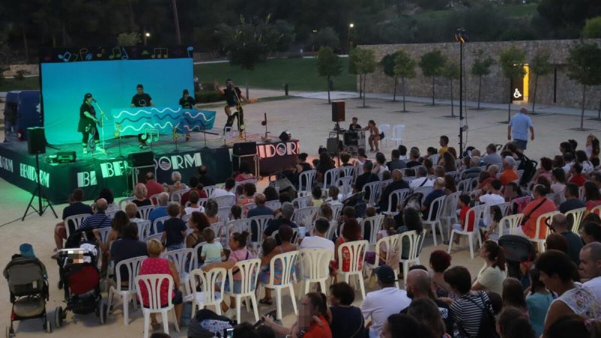 Éxito de público en el espectáculo musical ‘Tararos’, organizado por Cultura en el Parque de Foietes