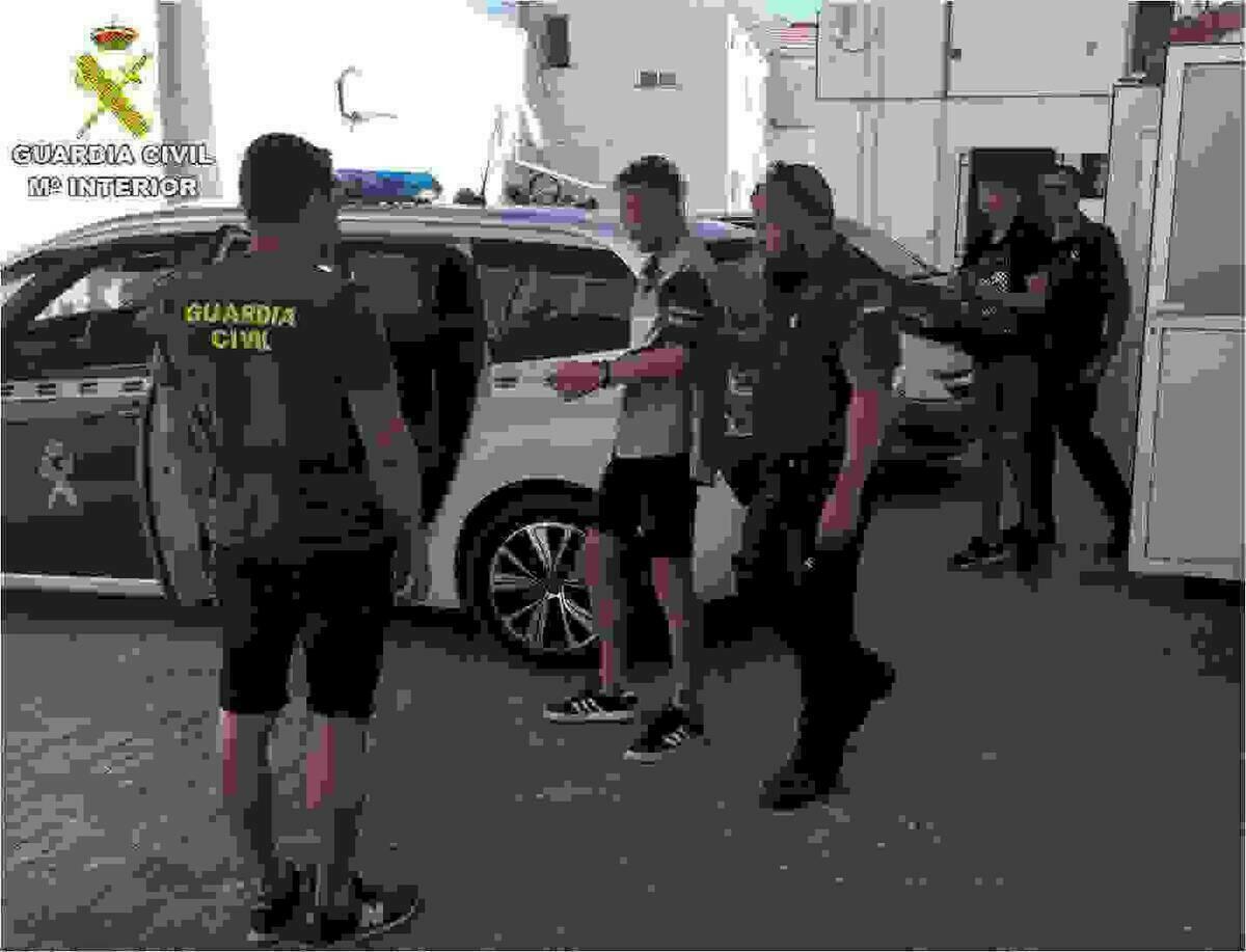 La Guardia Civil detiene en La Vila Joiosa a los presuntos autores de un robo con violencia