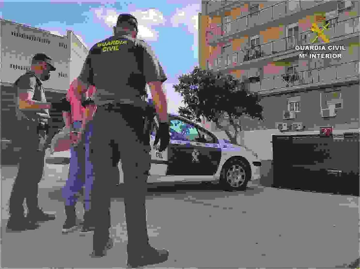 La Guardia Civil detiene in fraganti al autor de 11 robos en interior de vehículo en Crevillente