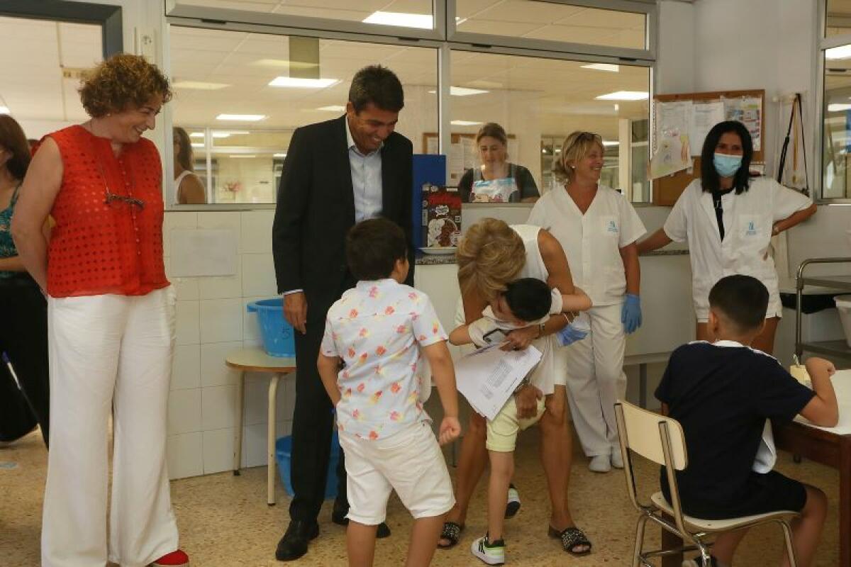 Mazón resalta la labor social de la Diputación en el inicio de curso de la Escuela Infantil del Hogar Provincial