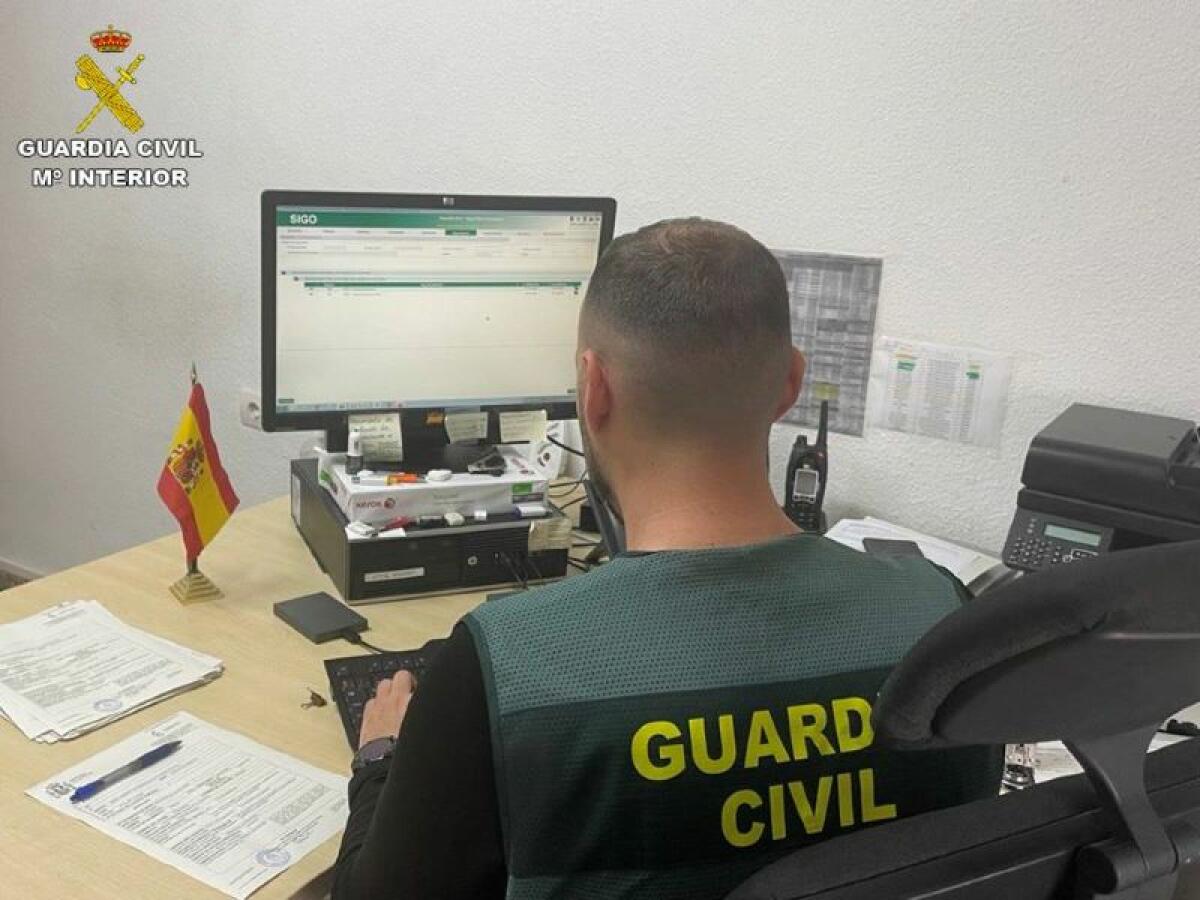 La Guardia Civil detiene e investiga a dos personas por robos en establecimientos en localidades de Albacete y Alicante 