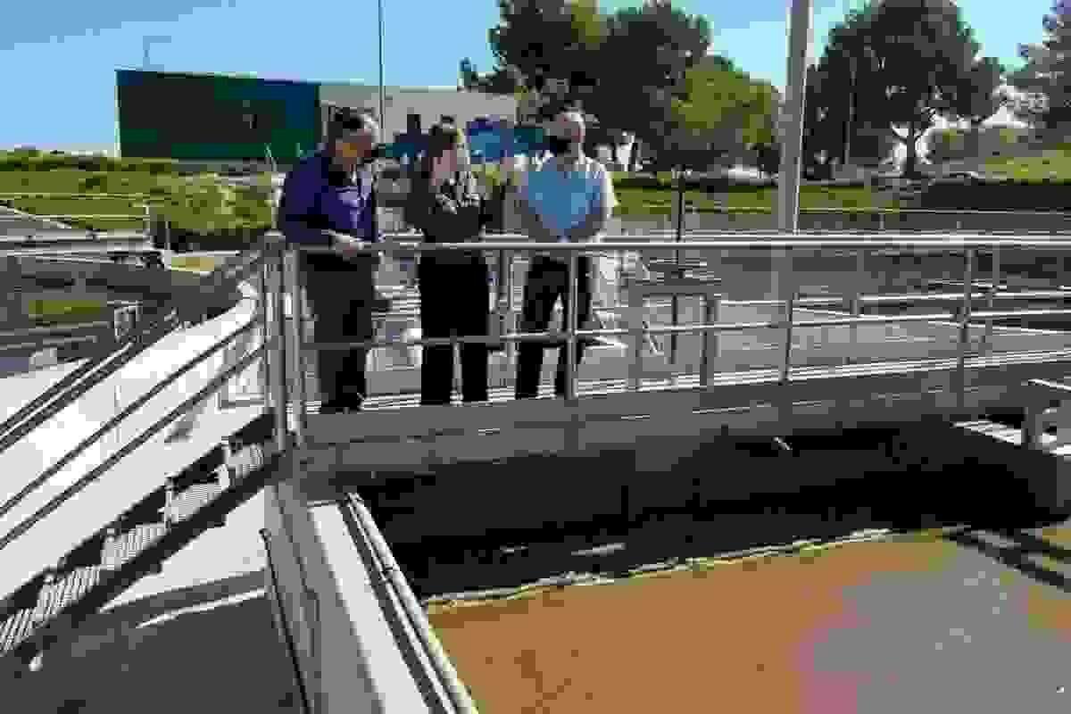 El Alcalde de la Vila junto al concejal de Ciclo Integral del Agua realizan una visita a la Depuradora de Aguas Residuales