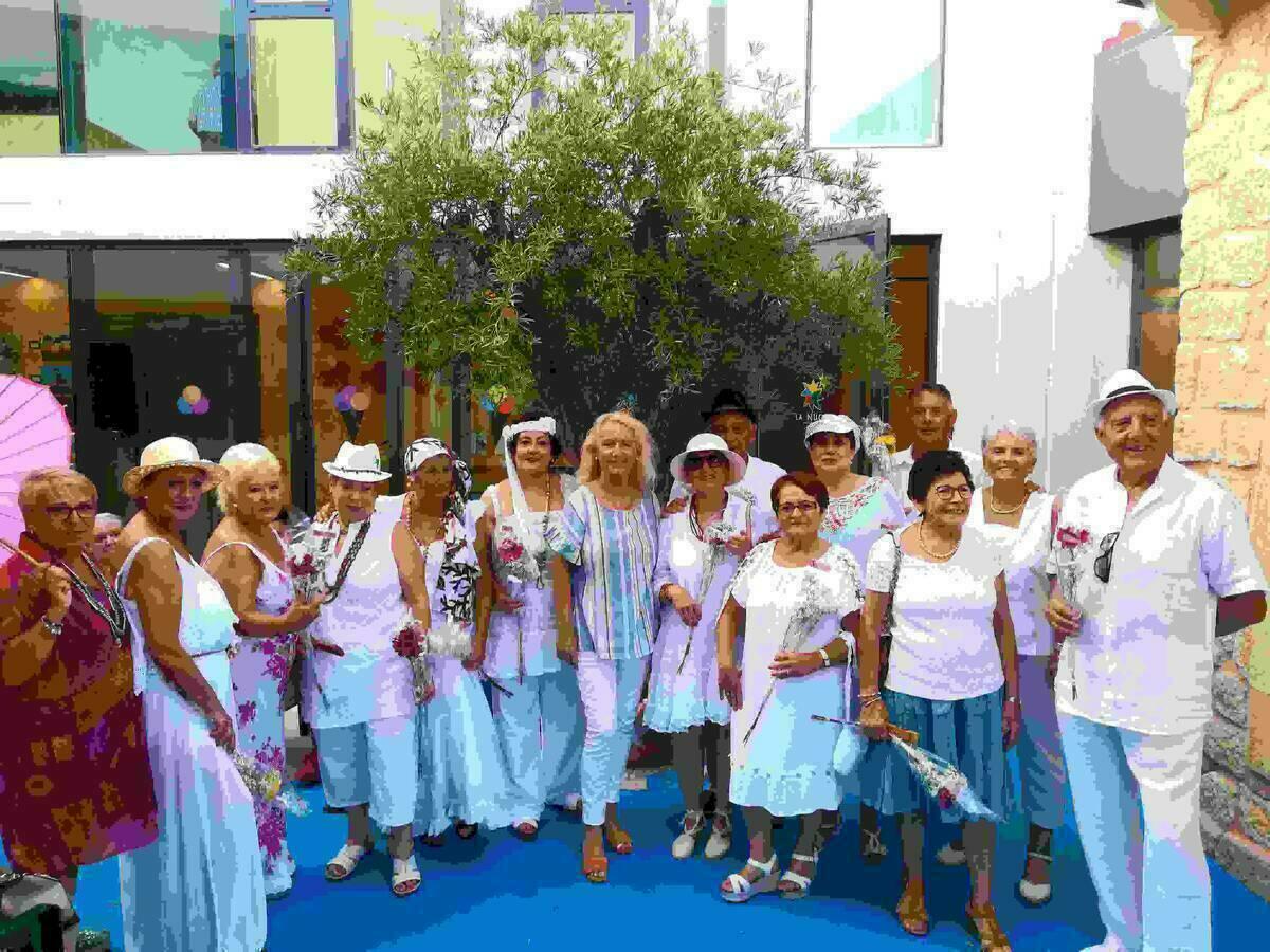 Desfile veraniego para mayores en La Casilla de La Nucia