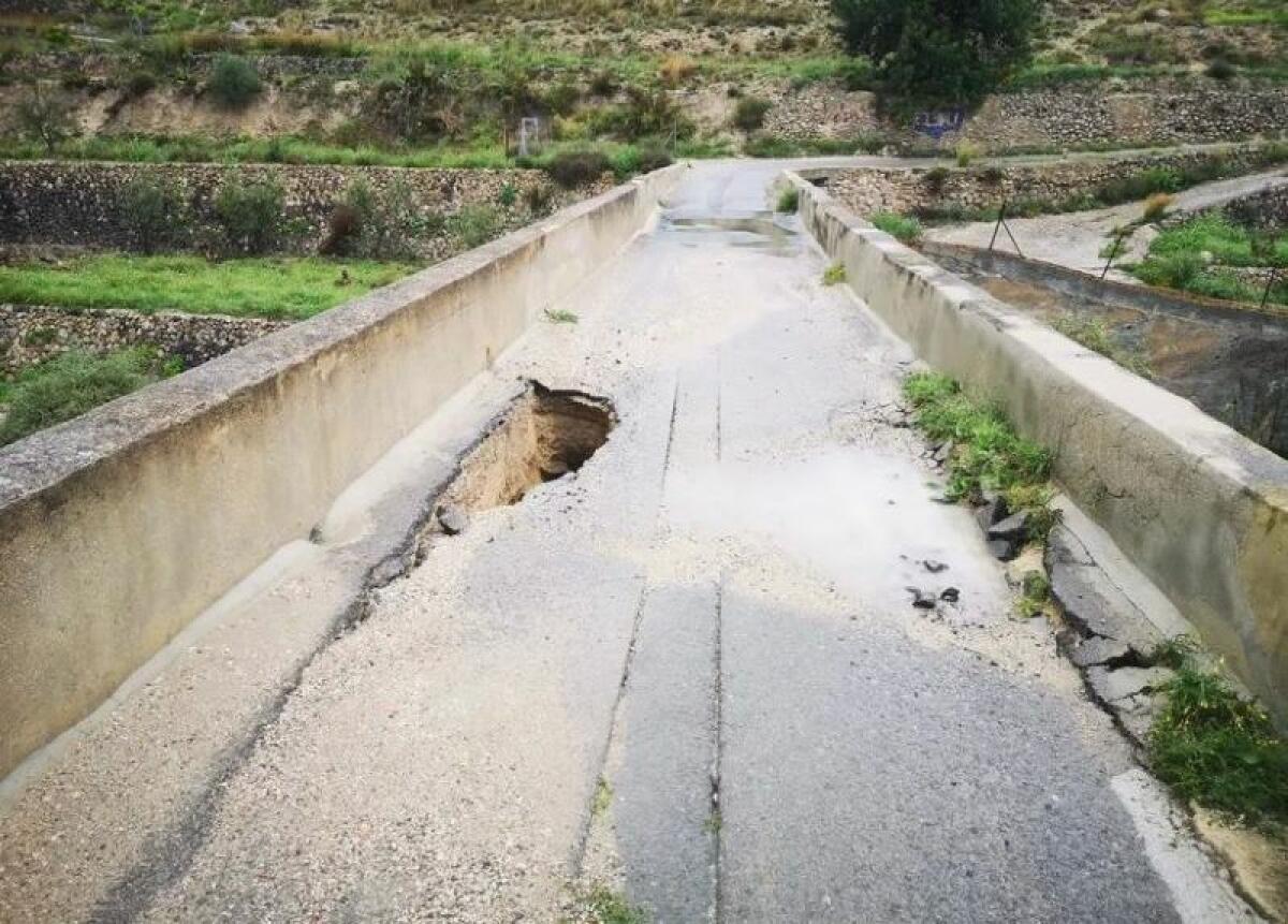 El Ayuntamiento de la Vila intervendrá de urgencia el Pont de Sant Argil tras sufrir un hundimiento interno en su estructura a causa de las lluvias torrenciales
