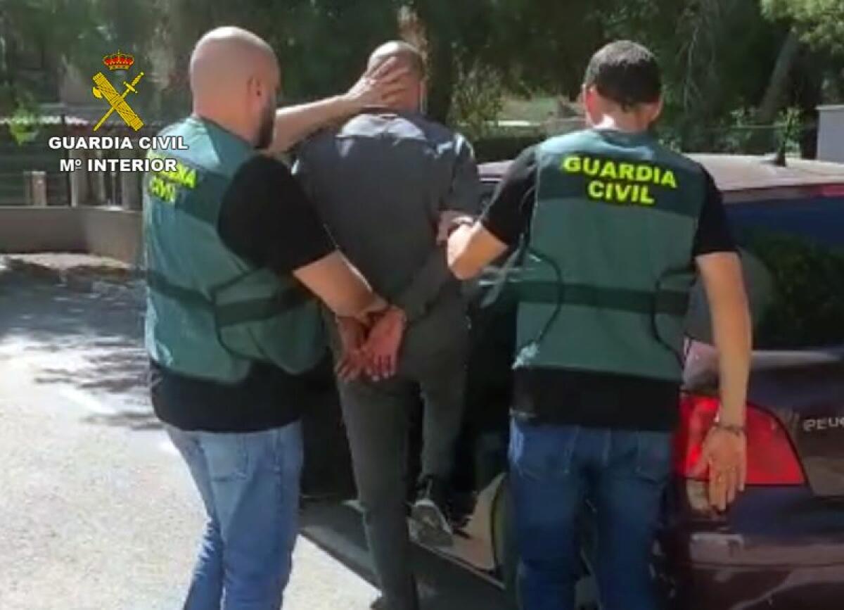 La Guardia Civil detiene a un experimentado delincuente como presunto autor de una quincena de robos en el interior de vehículos