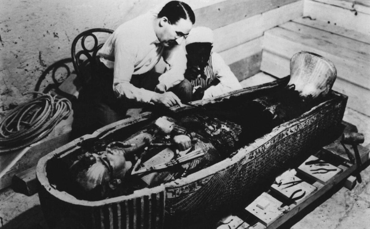 El ignorado papel del desconocido que abrió el sarcófago de Tutankamón con Howard Carter
