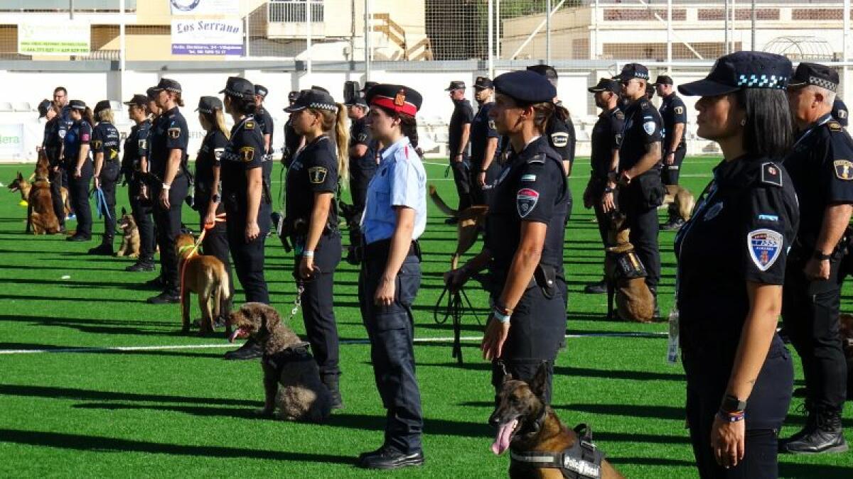 120 agentes y 50 unidades caninas se forman en el III Curso de Operativa Policial de unidades de Seguridad Ciudadana y K-9 de la Vila Joiosa