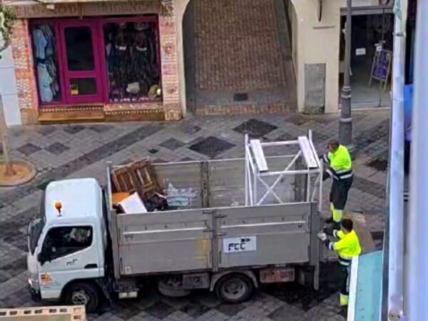 El PSOE critica que la empresa de la basura realice tareas propias de los servicios técnicos municipales
