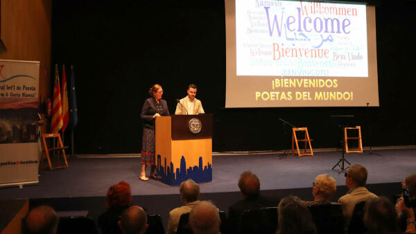 Benidorm inaugura el V Festival Internacional de Poesía, que se celebrará hasta el viernes  