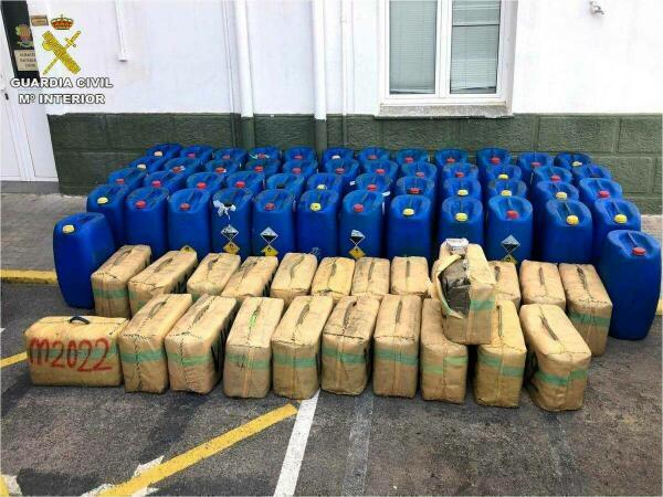 La Guardia Civil incauta 2,5 toneladas de hachís de un yate en Santa Pola